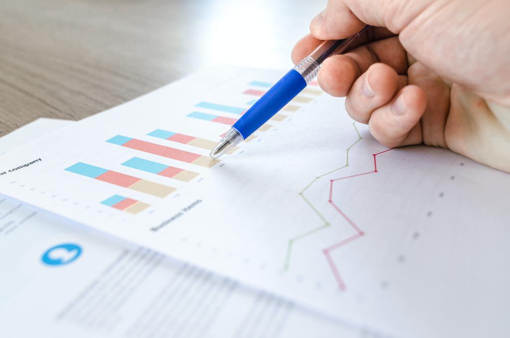 Ricerca e confrontati con i competitors